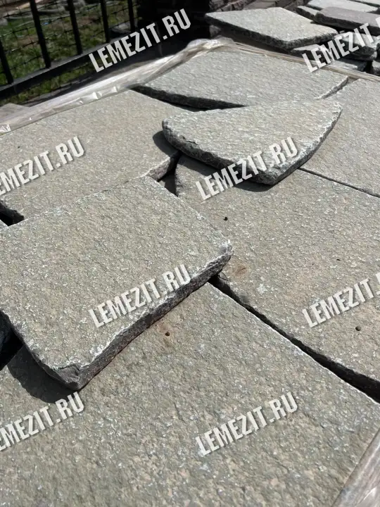 купить серо-зелёный галтованный камень лемезит по цене от производителя